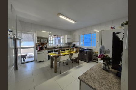 Casa à venda com 4 quartos, 180m² em Piratininga, Niterói