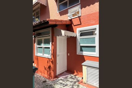 Casa de condomínio à venda com 220m², 4 quartos e 2 vagas