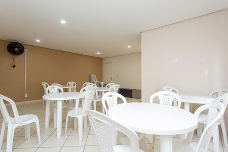 Apartamento para alugar com 48m², 2 quartos e 1 vaga Apartamento para alugar com 48m², 2 quartos e 1 vagaÁrea comum - Salão de Festas