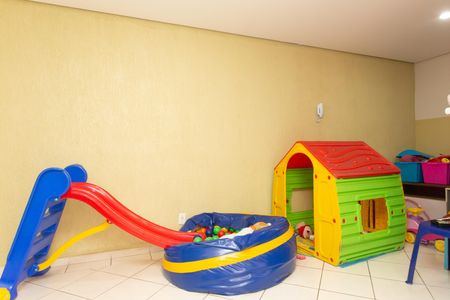 Apartamento para alugar com 48m², 2 quartos e 1 vaga Apartamento para alugar com 48m², 2 quartos e 1 vagaÁrea comum - Brinquedoteca