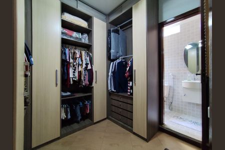 Casa à venda com 4 quartos, 218m² em Vaz Lobo, Rio de Janeiro