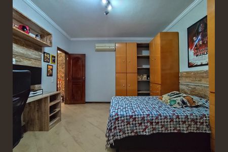 Casa à venda com 218m², 4 quartos e 4 vagas