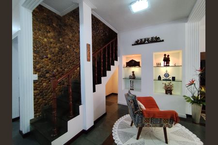 Casa à venda com 218m², 4 quartos e 4 vagas