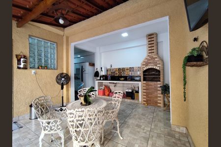Casa à venda com 218m², 4 quartos e 4 vagas