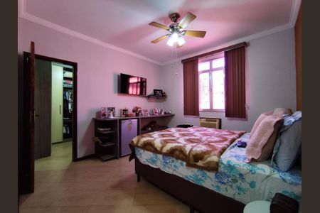 Casa à venda com 4 quartos, 218m² em Vaz Lobo, Rio de Janeiro