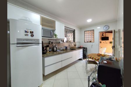 Casa à venda com 218m², 4 quartos e 4 vagas