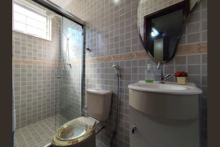 Casa à venda com 218m², 4 quartos e 4 vagas