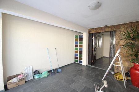 Garagem de casa para alugar com 3 quartos, 80m² em Jardim Ondina, São Paulo