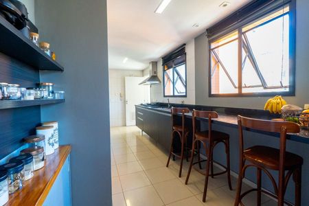 Apartamento à venda com 3 quartos, 3000m² em Jardim Fonte do Morumbi, São Paulo