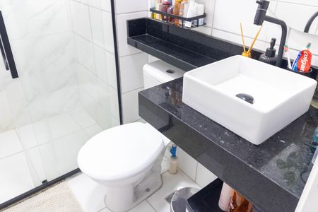 Banheiro de apartamento para alugar com 2 quartos, 44m² em Cosmos, Rio de Janeiro
