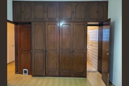 Casa à venda com 442m², 4 quartos e 2 vagas
