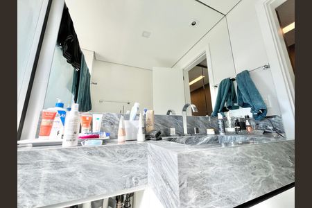 Apartamento à venda com 297m², 4 quartos e 5 vagas Apartamento à venda com 297m², 4 quartos e 5 vagasBanheiro da Suíte 3