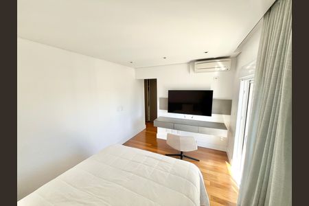 Apartamento à venda com 297m², 4 quartos e 5 vagas Apartamento à venda com 297m², 4 quartos e 5 vagasQuarto 2 - Suíte