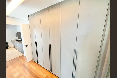 Apartamento à venda com 297m², 4 quartos e 5 vagas Apartamento à venda com 297m², 4 quartos e 5 vagasQuarto 3 - Suíte
