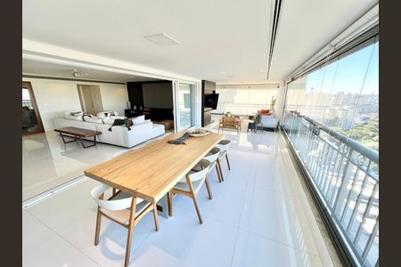 Apartamento à venda com 297m², 4 quartos e 5 vagas Apartamento à venda com 297m², 4 quartos e 5 vagasVaranda gourmet