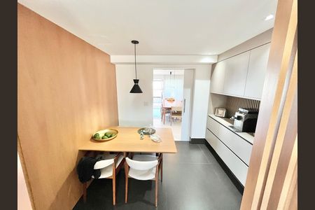 Apartamento à venda com 297m², 4 quartos e 5 vagas Apartamento à venda com 297m², 4 quartos e 5 vagasCozinha
