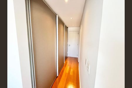 Apartamento à venda com 297m², 4 quartos e 5 vagas Apartamento à venda com 297m², 4 quartos e 5 vagasQuarto 1 - Suíte