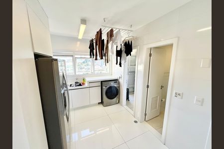 Apartamento à venda com 297m², 4 quartos e 5 vagas Apartamento à venda com 297m², 4 quartos e 5 vagasÁrea de Serviço