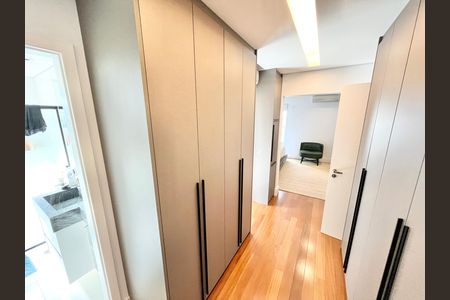Apartamento à venda com 297m², 4 quartos e 5 vagas Apartamento à venda com 297m², 4 quartos e 5 vagasQuarto 3 - Suíte