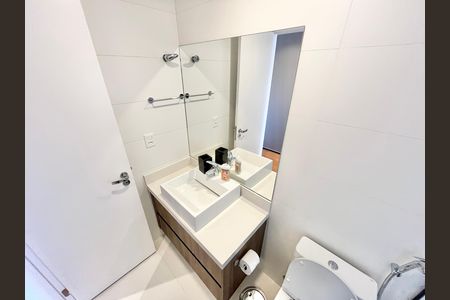 Apartamento à venda com 297m², 4 quartos e 5 vagas Apartamento à venda com 297m², 4 quartos e 5 vagasBanheiro da Suíte 1