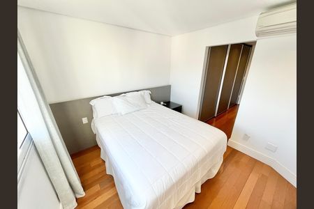 Apartamento à venda com 297m², 4 quartos e 5 vagas Apartamento à venda com 297m², 4 quartos e 5 vagasQuarto 1 - Suíte