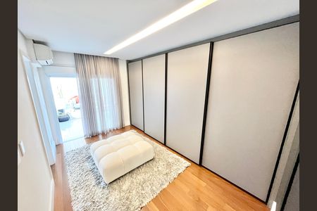 Apartamento à venda com 297m², 4 quartos e 5 vagas Apartamento à venda com 297m², 4 quartos e 5 vagasQuarto 4 - Suíte