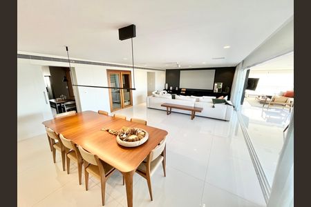 Apartamento à venda com 297m², 4 quartos e 5 vagas Apartamento à venda com 297m², 4 quartos e 5 vagasSala