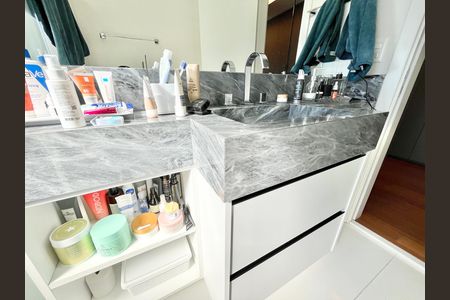 Apartamento à venda com 297m², 4 quartos e 5 vagas Apartamento à venda com 297m², 4 quartos e 5 vagasBanheiro da Suíte 3