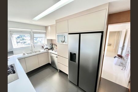 Apartamento à venda com 297m², 4 quartos e 5 vagas Apartamento à venda com 297m², 4 quartos e 5 vagasCozinha