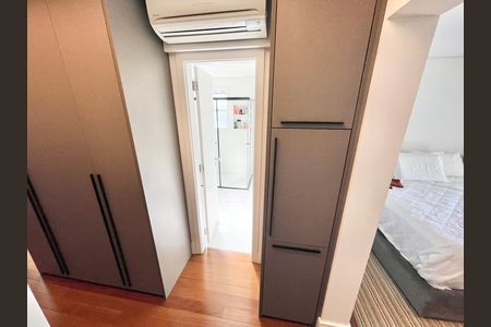 Apartamento à venda com 297m², 4 quartos e 5 vagas Apartamento à venda com 297m², 4 quartos e 5 vagasQuarto 3 - Suíte