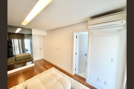 Apartamento à venda com 297m², 4 quartos e 5 vagas Apartamento à venda com 297m², 4 quartos e 5 vagasQuarto 4 - Suíte
