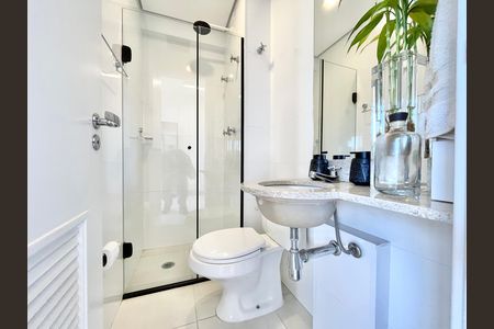 Apartamento à venda com 297m², 4 quartos e 5 vagas Apartamento à venda com 297m², 4 quartos e 5 vagasBanheiro de serviço