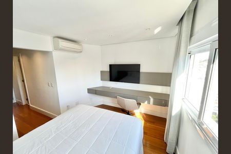 Apartamento à venda com 297m², 4 quartos e 5 vagas Apartamento à venda com 297m², 4 quartos e 5 vagasQuarto 1 - Suíte