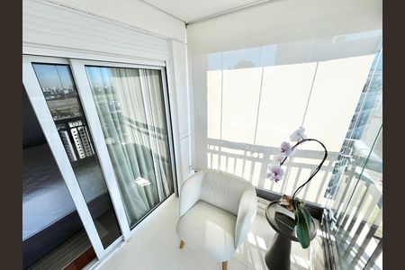 Apartamento à venda com 297m², 4 quartos e 5 vagas Apartamento à venda com 297m², 4 quartos e 5 vagasQuarto 3 - Suíte Varanda