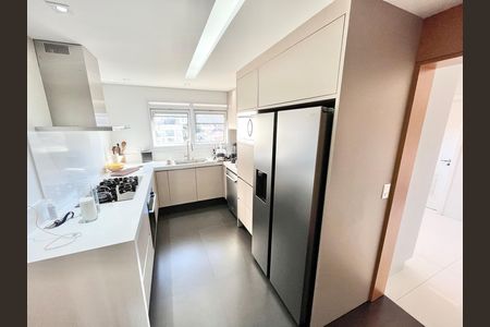Apartamento à venda com 297m², 4 quartos e 5 vagas Apartamento à venda com 297m², 4 quartos e 5 vagasCozinha
