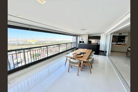 Apartamento à venda com 297m², 4 quartos e 5 vagas Apartamento à venda com 297m², 4 quartos e 5 vagasVaranda gourmet