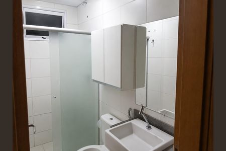 Banheiro de apartamento para alugar com 2 quartos, 72m² em Umuarama, Uberlândia