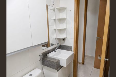 Banheiro de apartamento para alugar com 2 quartos, 72m² em Umuarama, Uberlândia