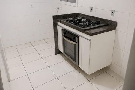 Cozinha de apartamento para alugar com 2 quartos, 72m² em Umuarama, Uberlândia
