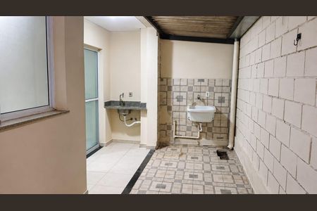 Área de serviço de apartamento para alugar com 2 quartos, 72m² em Umuarama, Uberlândia