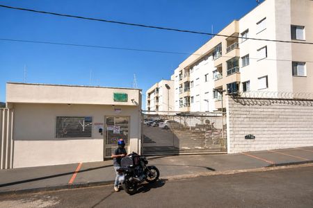 Fachada de apartamento para alugar com 2 quartos, 72m² em Umuarama, Uberlândia