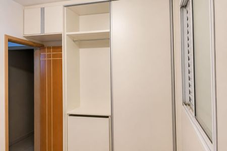 Apartamento para alugar com 72m², 2 quartos e 1 vaga Apartamento para alugar com 72m², 2 quartos e 1 vagaQuarto