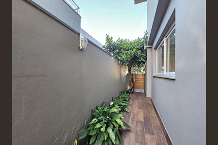 Casa de condomínio para alugar com 360m², 3 quartos e 5 vagas Casa de condomínio para alugar com 360m², 3 quartos e 5 vagasQuintal