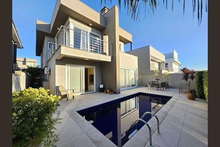 Casa de condomínio para alugar com 360m², 3 quartos e 5 vagas Casa de condomínio para alugar com 360m², 3 quartos e 5 vagasQuintal