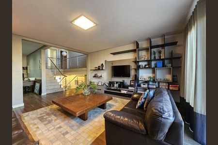 Casa de condomínio para alugar com 360m², 3 quartos e 5 vagas Casa de condomínio para alugar com 360m², 3 quartos e 5 vagasSala