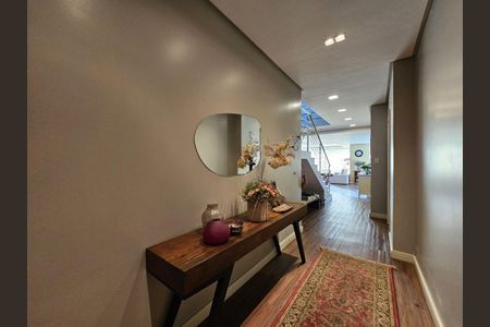 Casa de condomínio para alugar com 360m², 3 quartos e 5 vagas Casa de condomínio para alugar com 360m², 3 quartos e 5 vagasCorredor