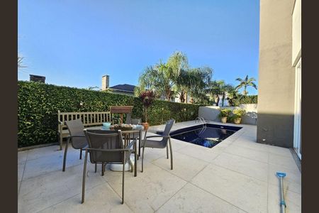 Quintal de casa de condomínio para alugar com 3 quartos, 360m² em Neópolis, Gravataí