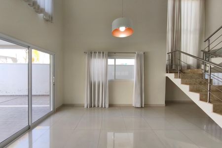 Casa para alugar com 268m², 3 quartos e 4 vagas Casa para alugar com 268m², 3 quartos e 4 vagasSala