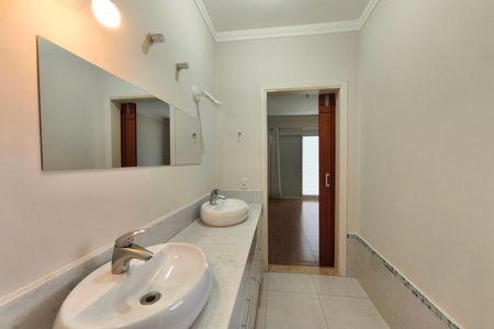 Casa para alugar com 268m², 3 quartos e 4 vagas Casa para alugar com 268m², 3 quartos e 4 vagasBanheiro Suíte 2 e 3