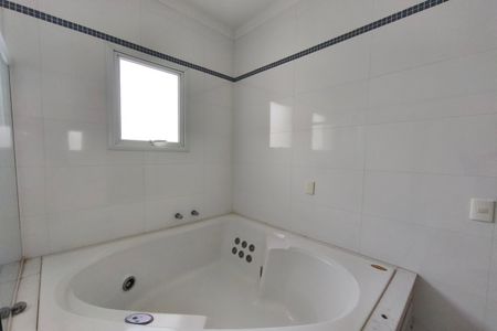 Casa para alugar com 268m², 3 quartos e 4 vagas Casa para alugar com 268m², 3 quartos e 4 vagasBanheiro Suíte